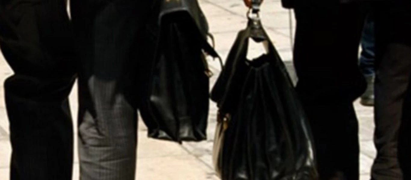 Λάρισα: Εφοριακοί μεταμφιεσμένοι σε... εθελόντριες - «Πάγωσε» ο ιδιοκτήτης του καταστήματος μόλις αποκαλύφθηκαν